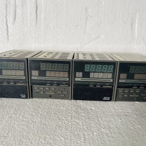 yamatake sdc40 / sdc 40b digital indicating controllers