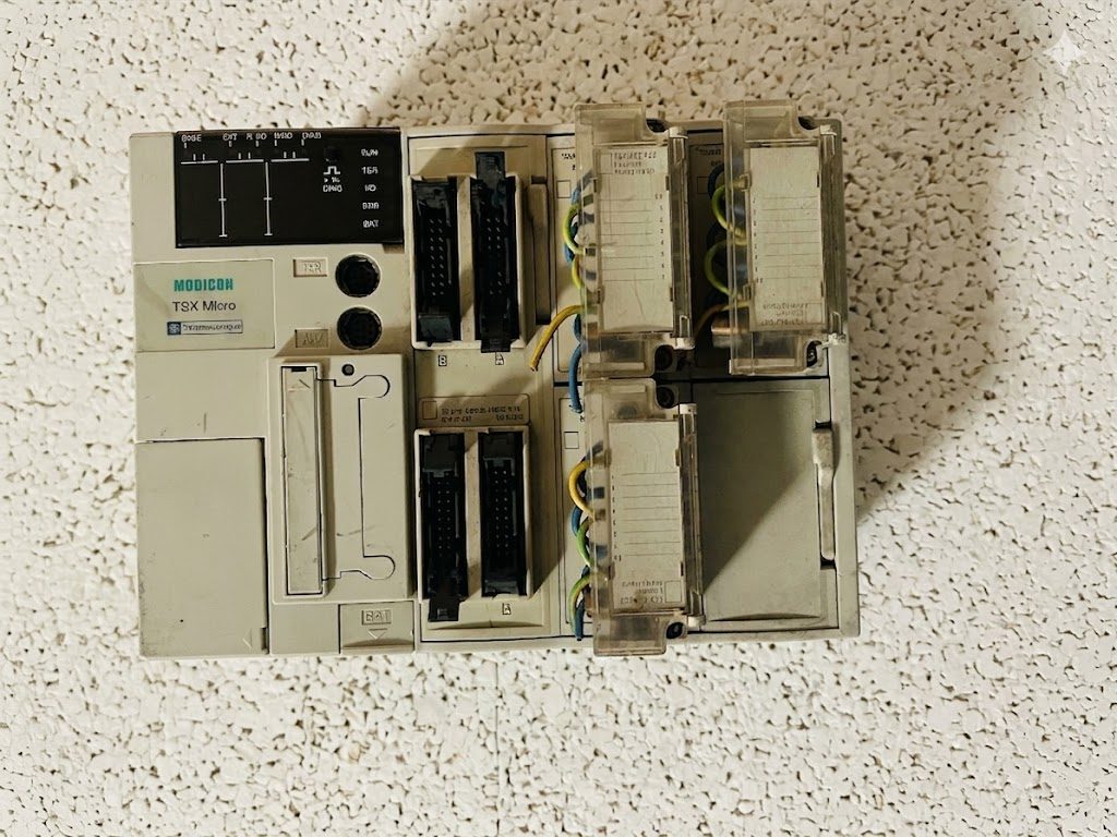 schneider electric modicon tsx3722 series tsx micro plc base controller schneider electric modicon tsx3722 series tsx micro plc base controller